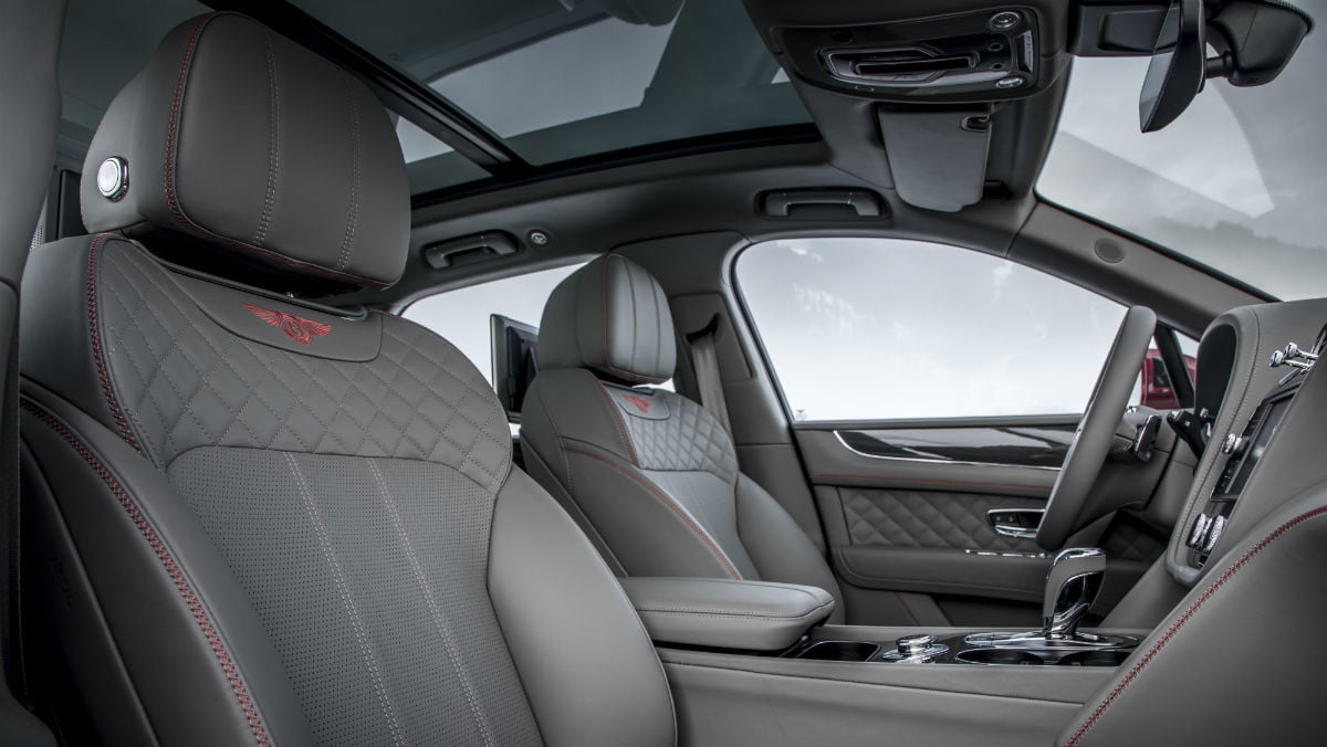 宾利bentayga v8内饰前座