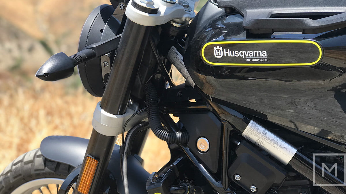 Husqvarna svartpilen靠近左边