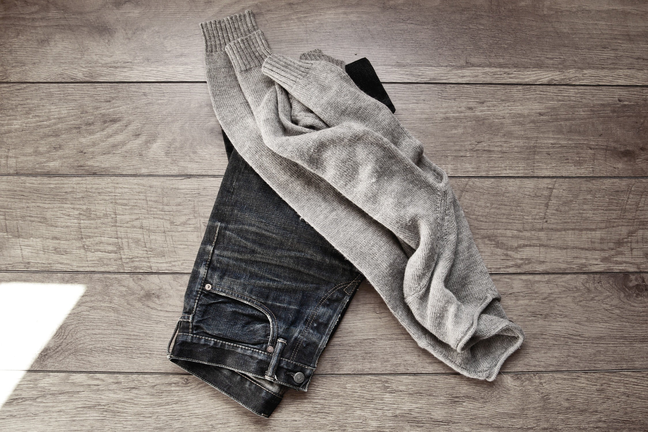 Simon Miller Denim完成了右M003 Hyperion和VNeck