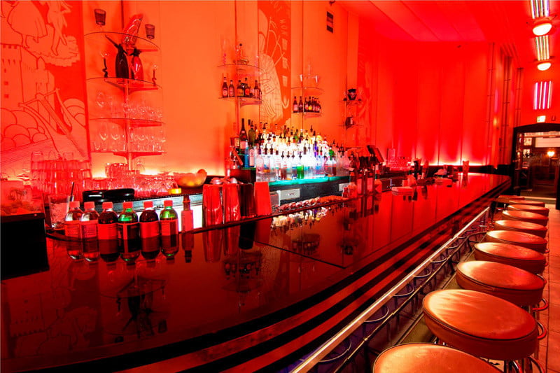 在游轮的鸡尾酒