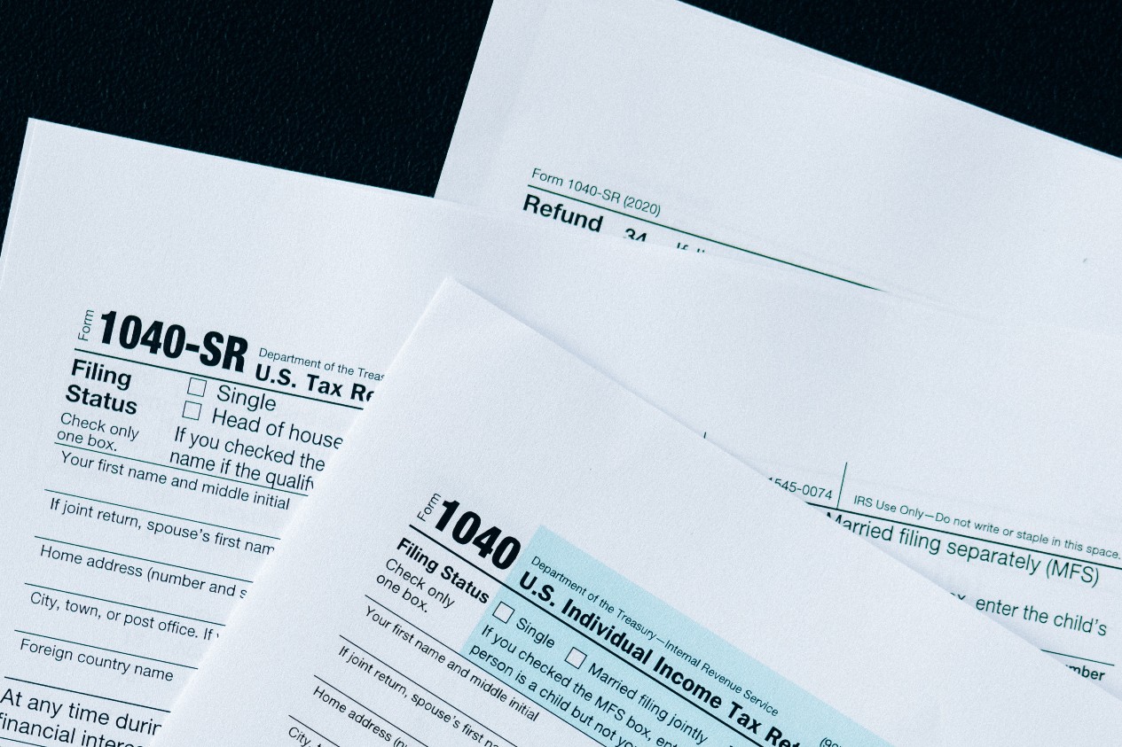 表格上堆积所得税表