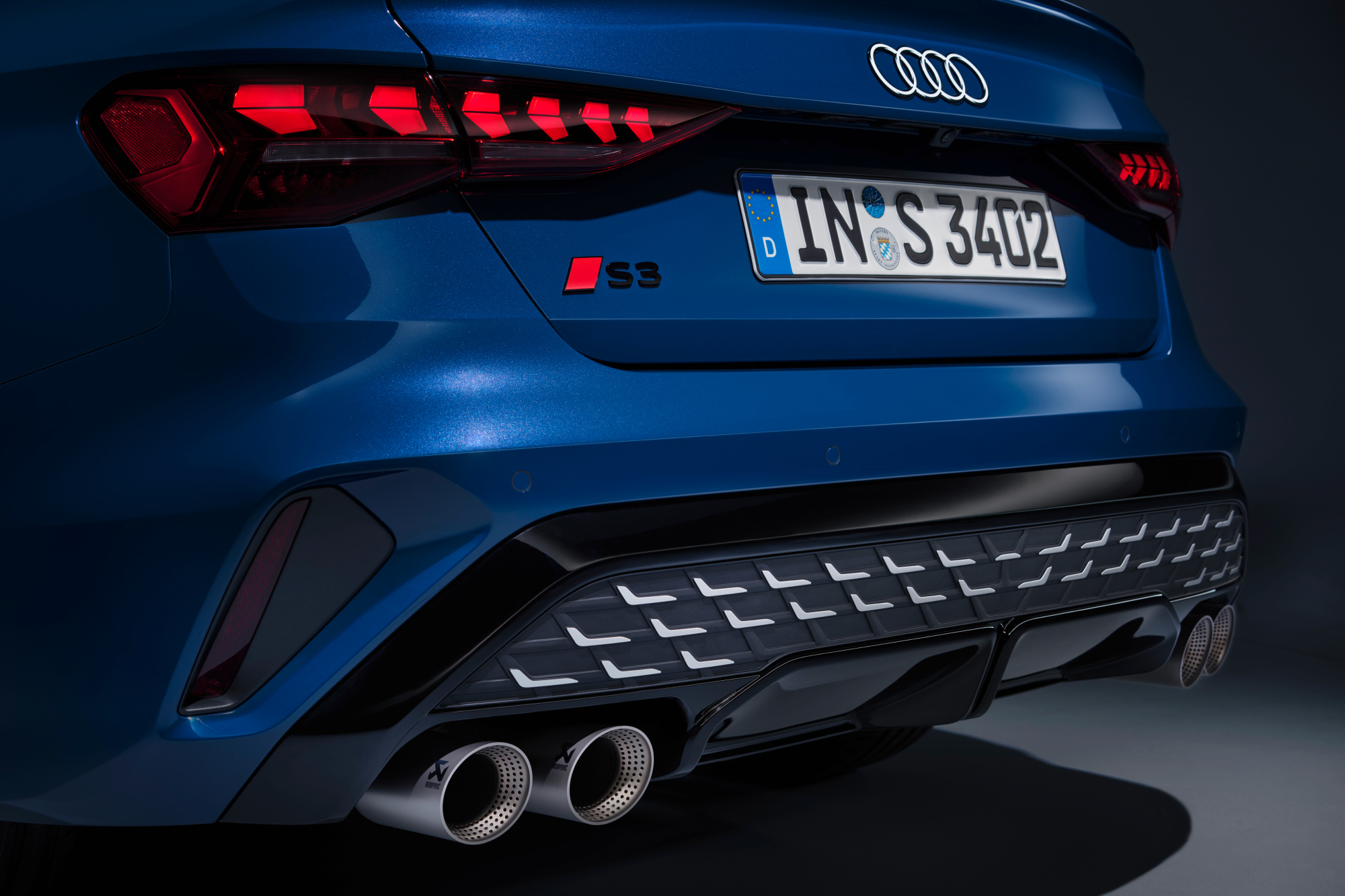 蓝2025AudiS3左后方视图