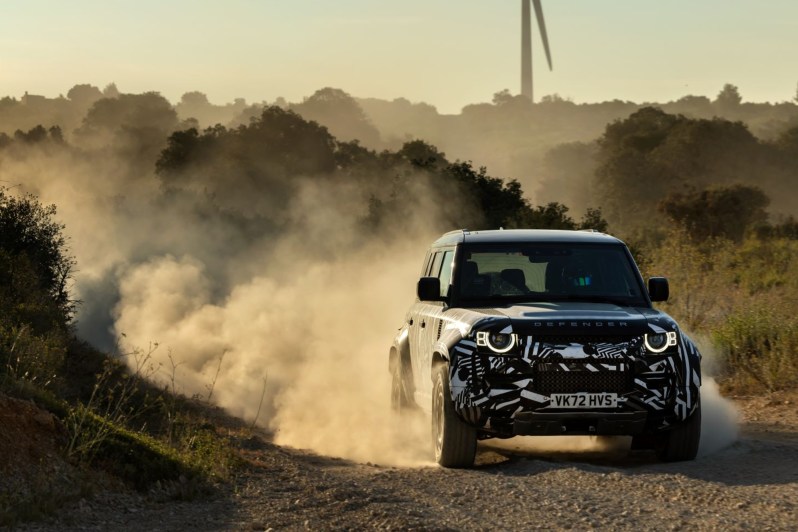 2025维护者OCTA有限高性能版快速驾驶土路并吹灰