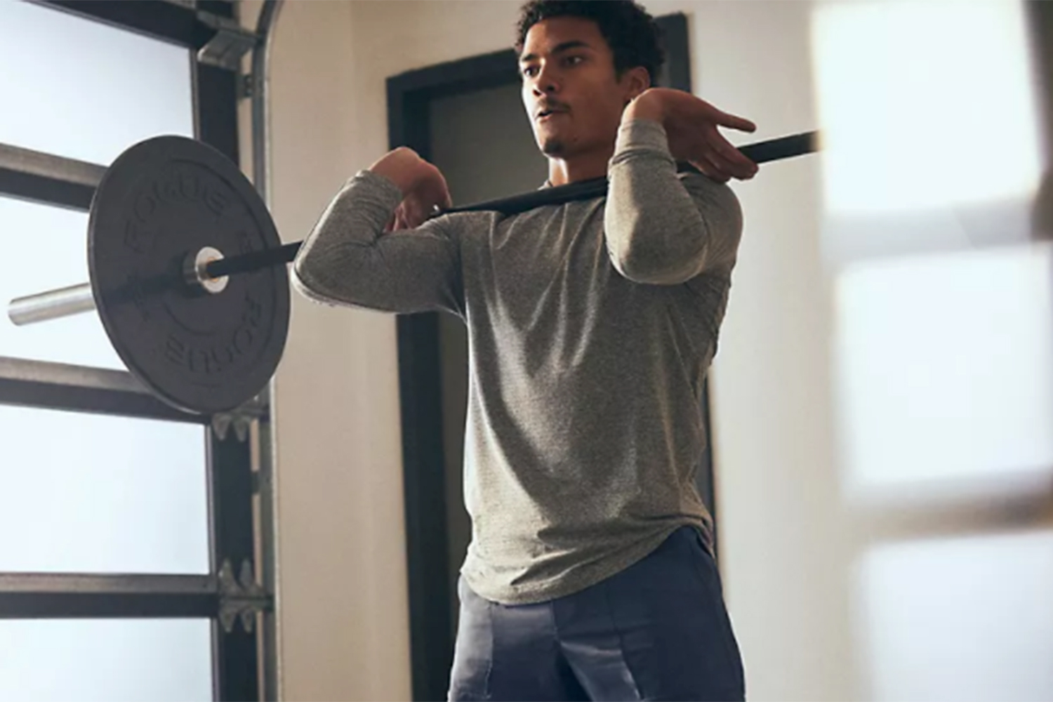 人穿Lulemon运动服