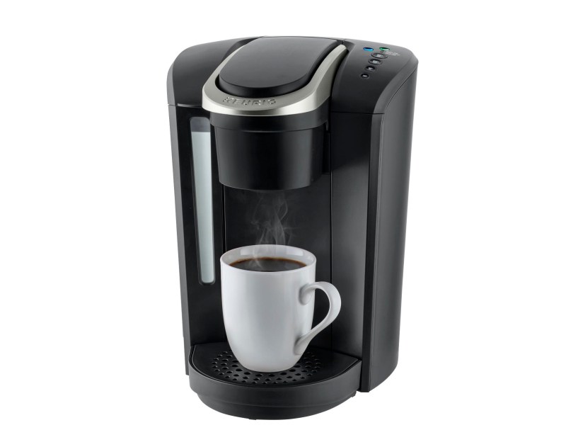 Keurig选择单服务制造机并配有标准杯子和泡咖啡