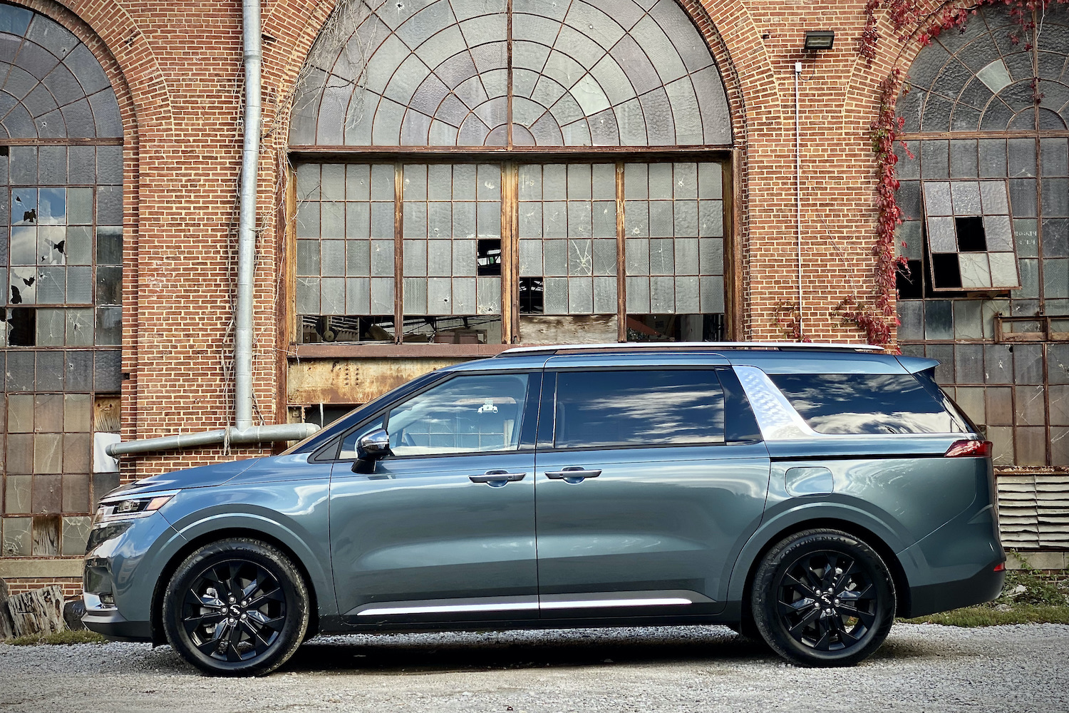 Kia嘉年华侧侧剖面