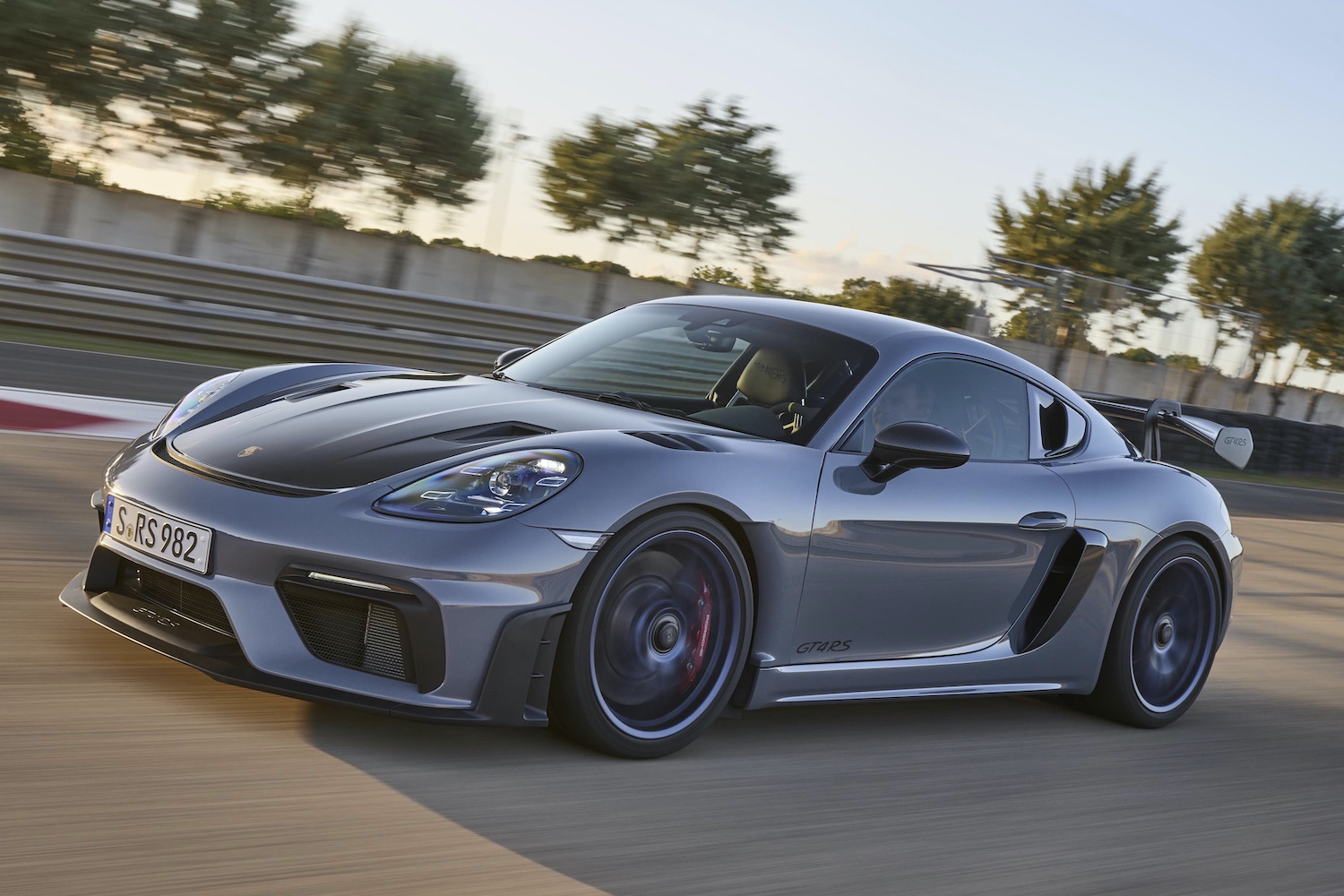 保时捷718开曼GT4RS快速从前端驱动