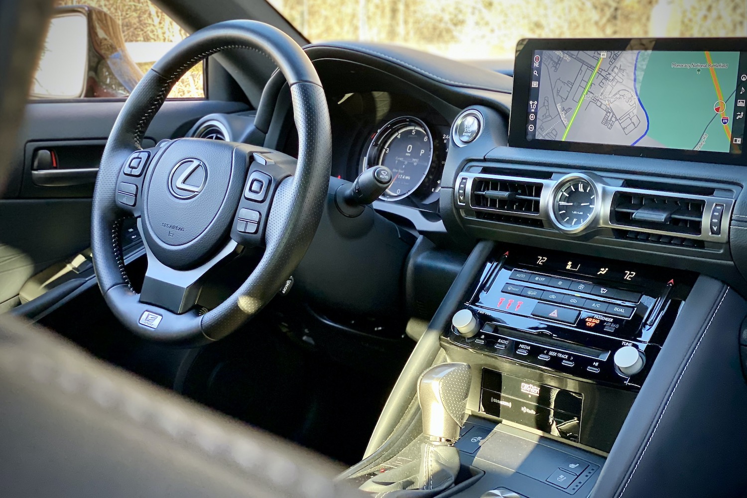 列克萨斯IS500关闭 中心控制台从乘客侧