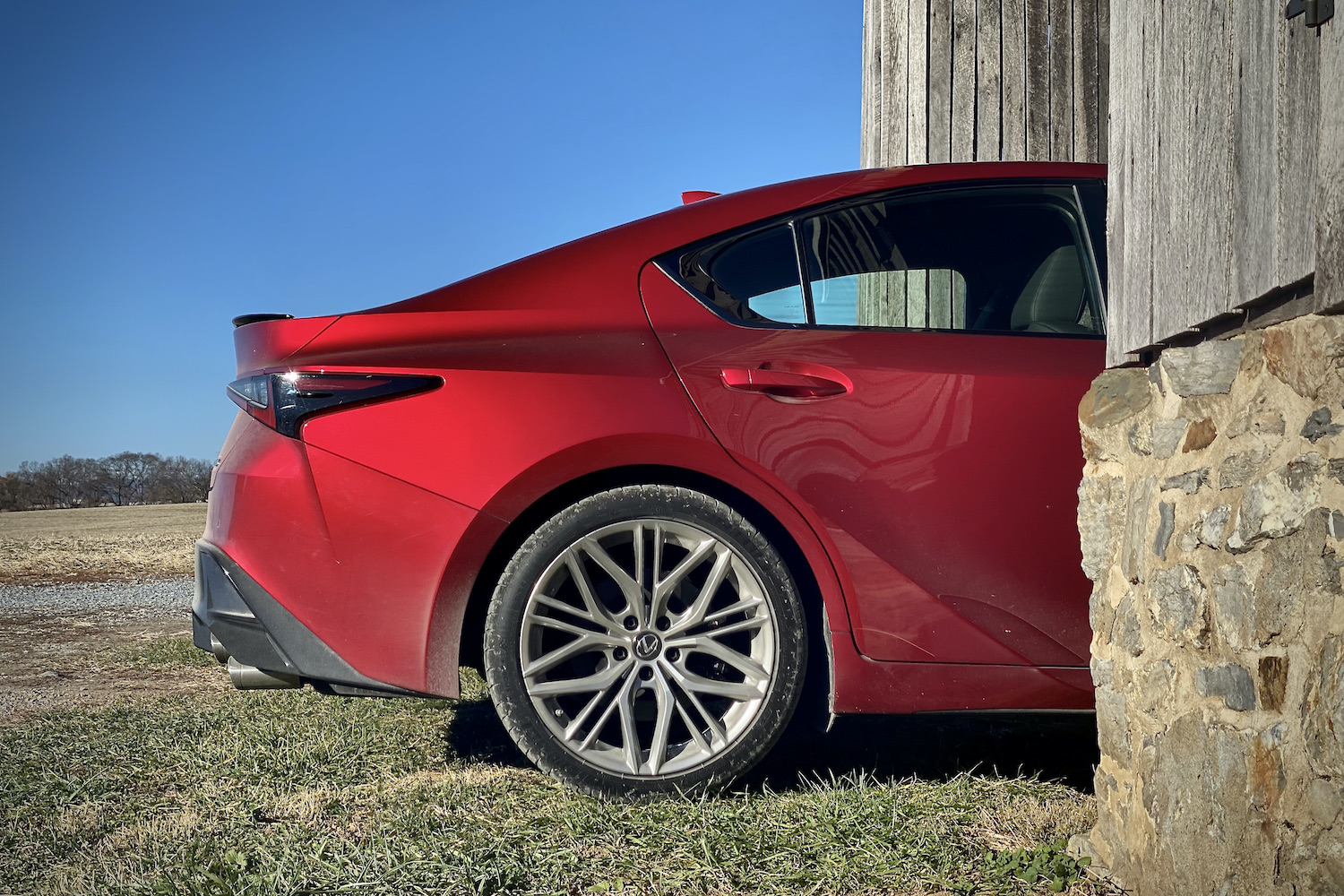 LexusIS500后端侧侧剖面