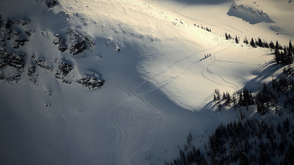 高空拍打大规模后国滑雪