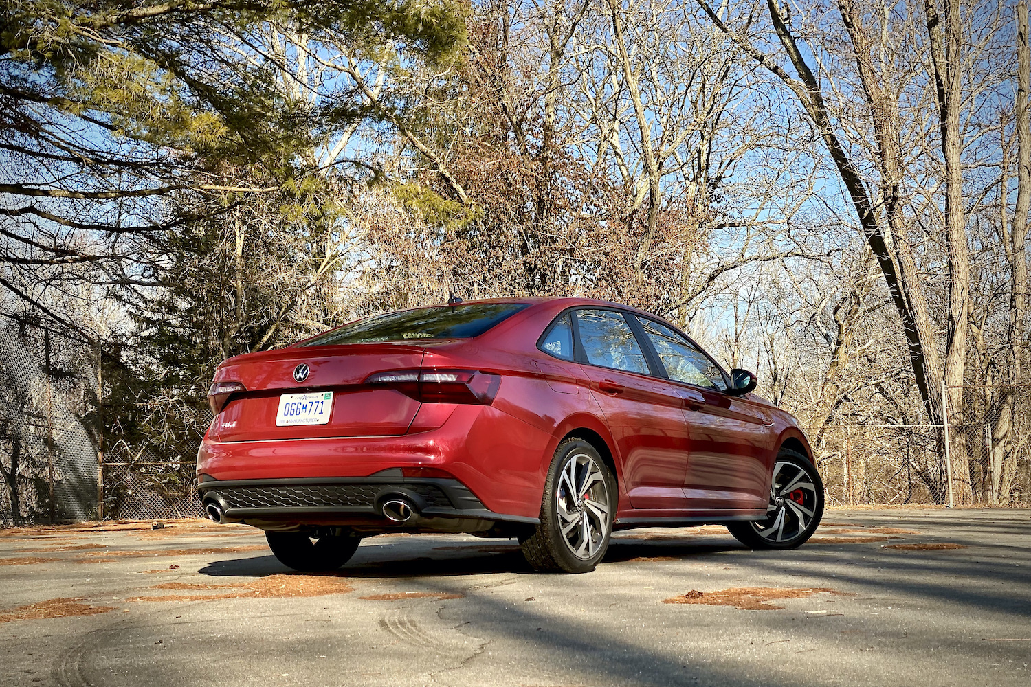2022 Volkswage Jetta尾端从客运侧带树后台