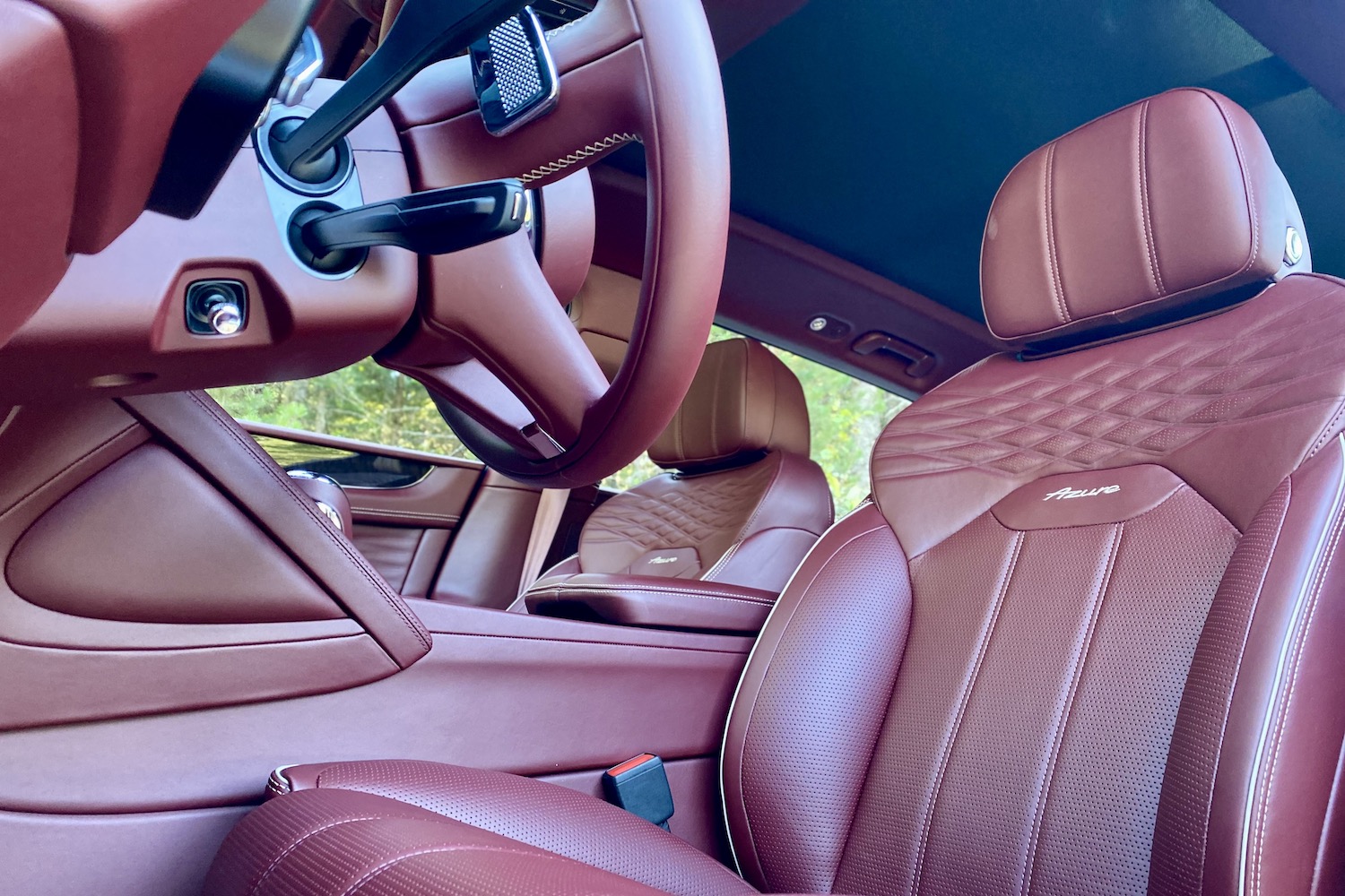 2023BentleybentaygaEWB前台座由SUV外驱动