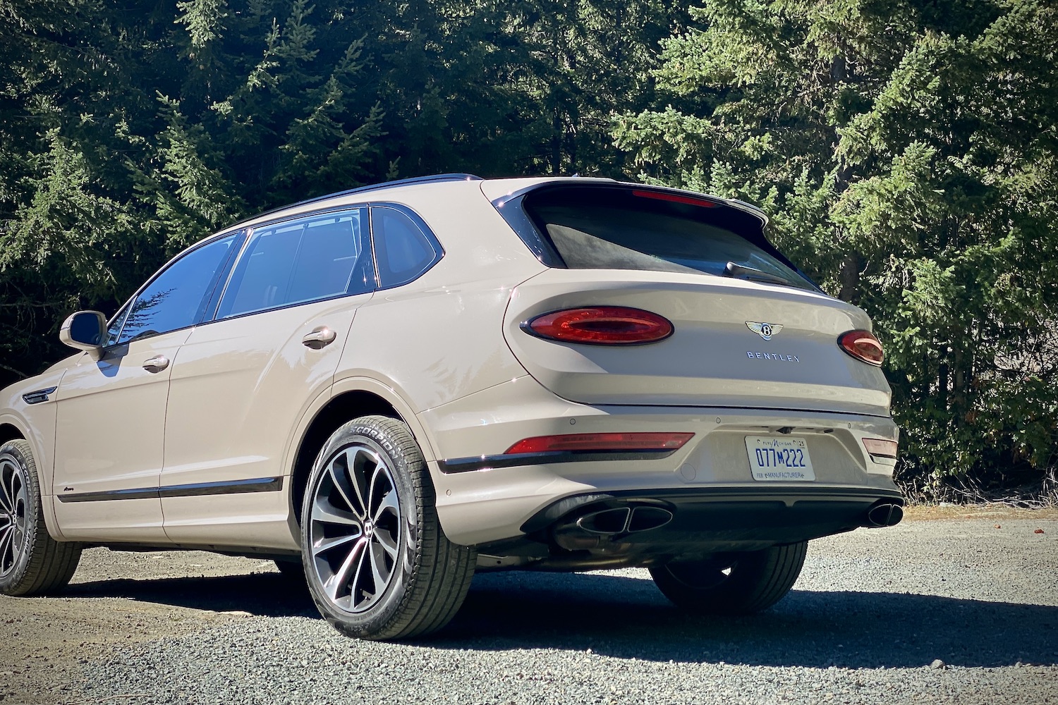 关闭后端角2023BentleybentaygaEWB背上树迹泥路