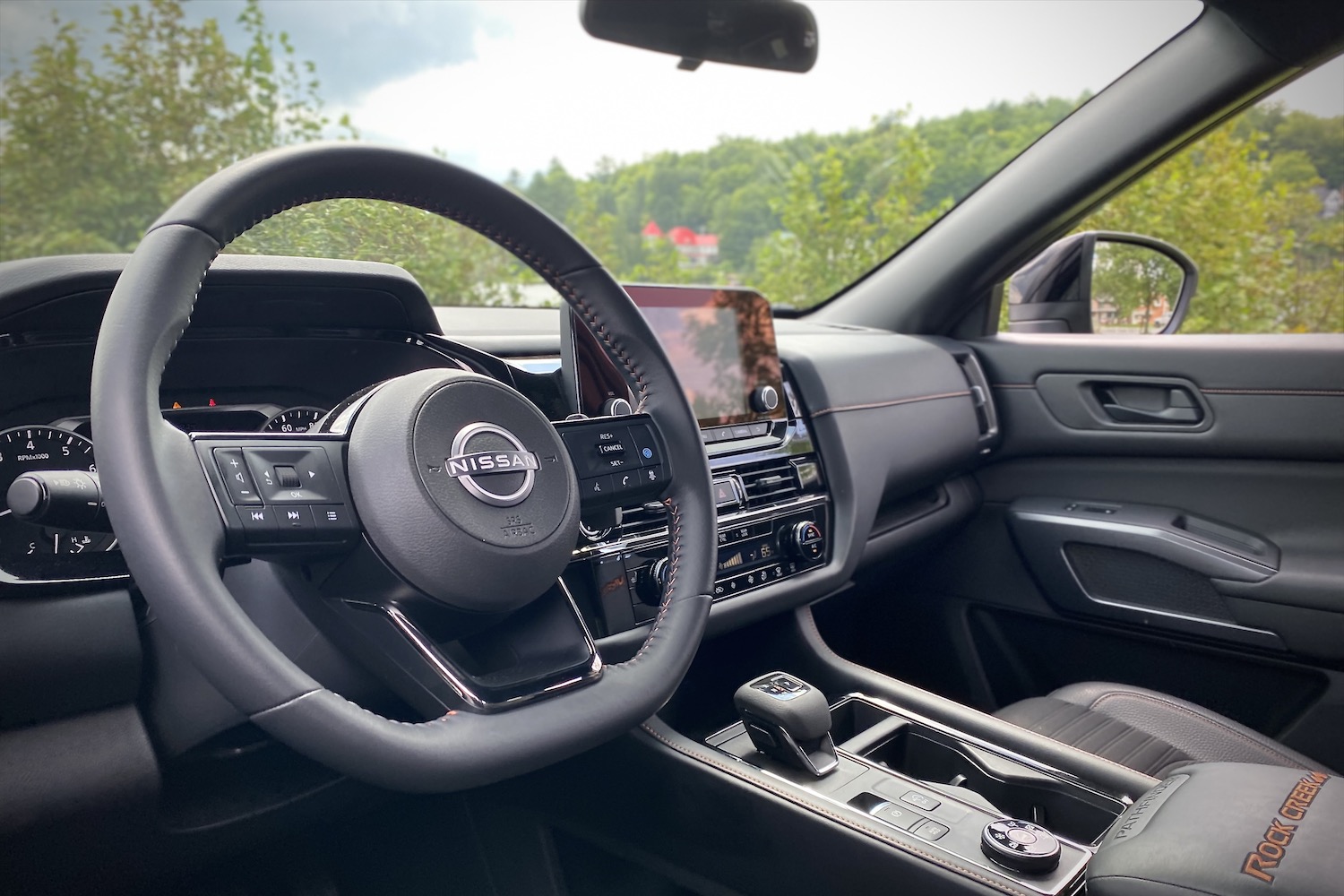 近2023年Nissan路由石溪方向盘后端绿树