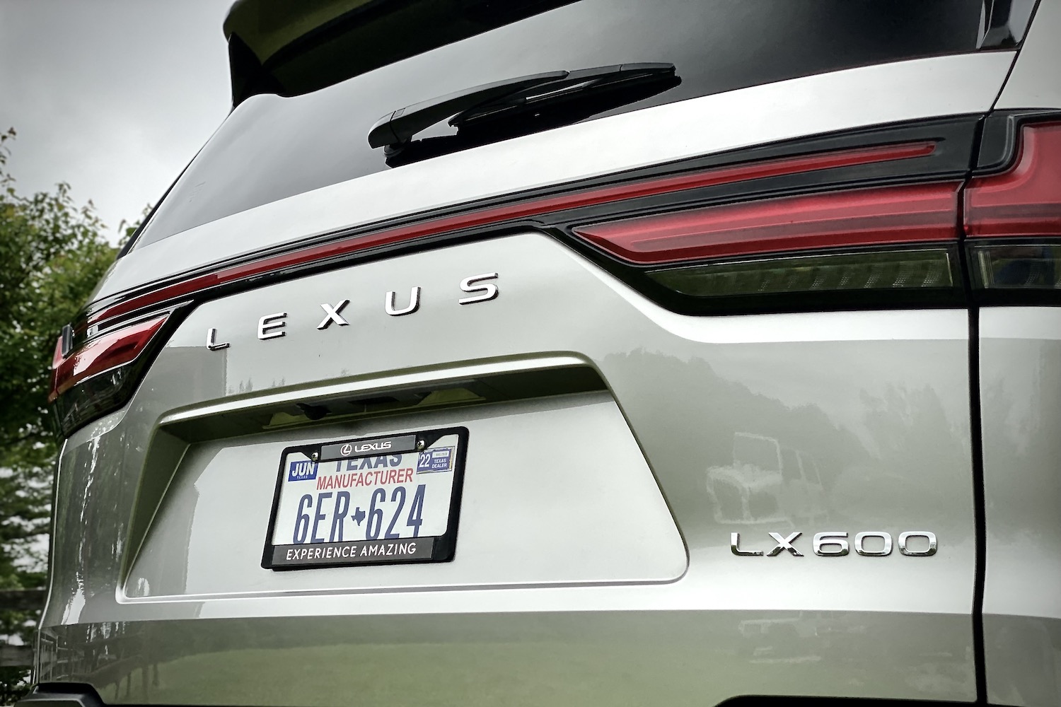 关闭2022LexusLX600升降机和照明