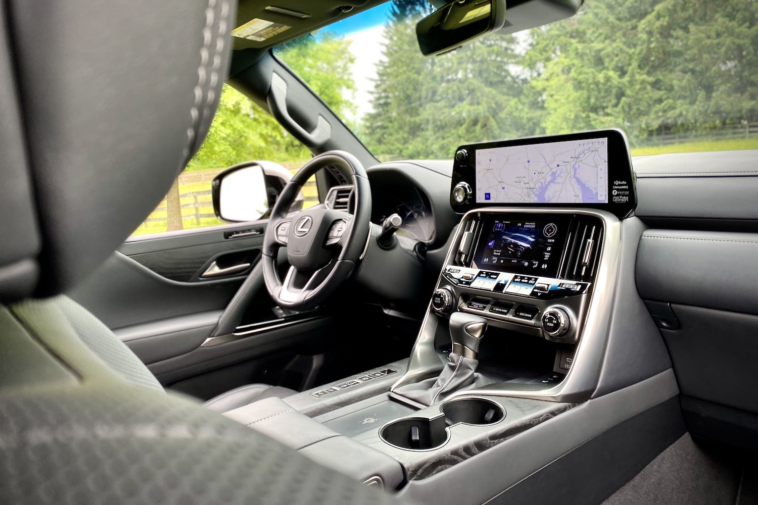 2022LX600仪表盘和方向盘