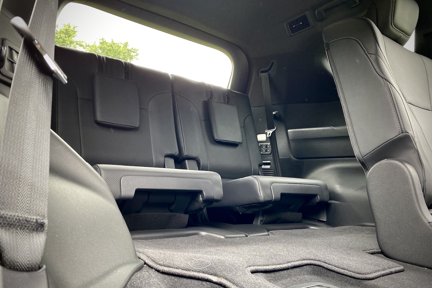关闭2022LexusLX600客运侧面SUV
