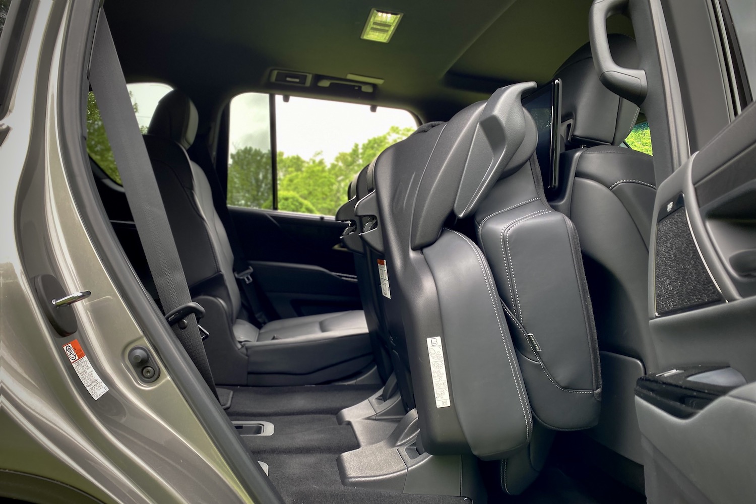 2022LexusLX600二排座从SUV外折叠