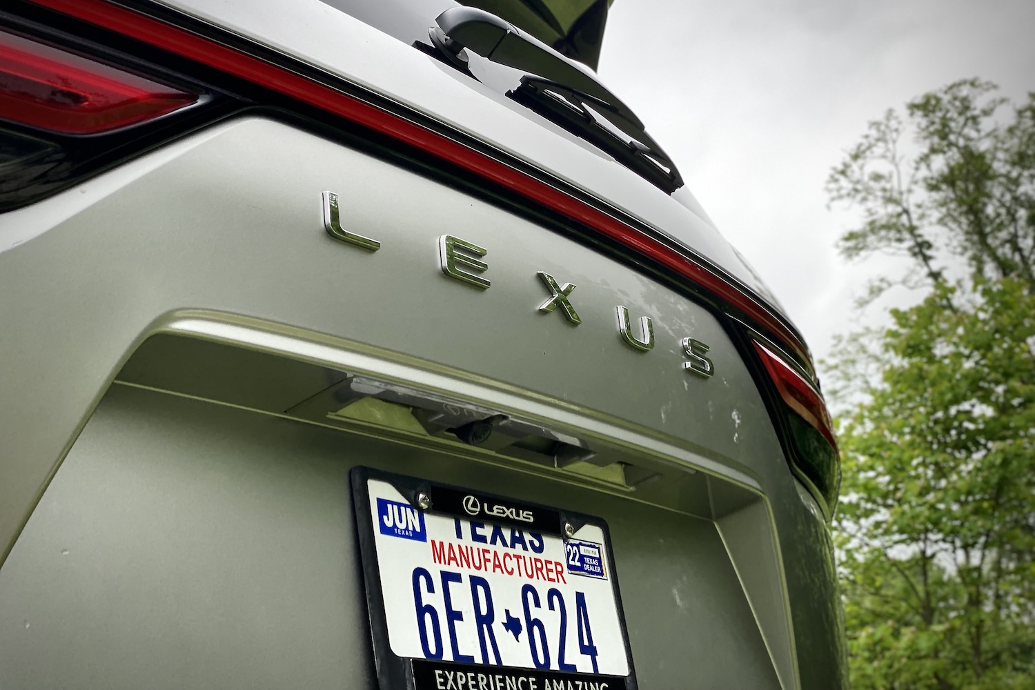 关闭2022LX600Lexus后开关徽章