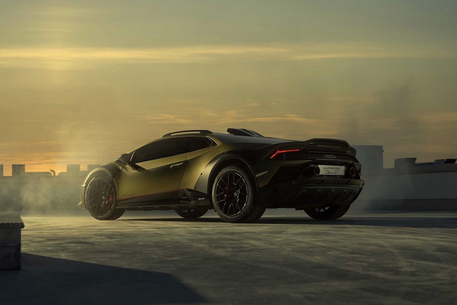 2023 LamborghiniHuracan后端角 从驱动方城前日落