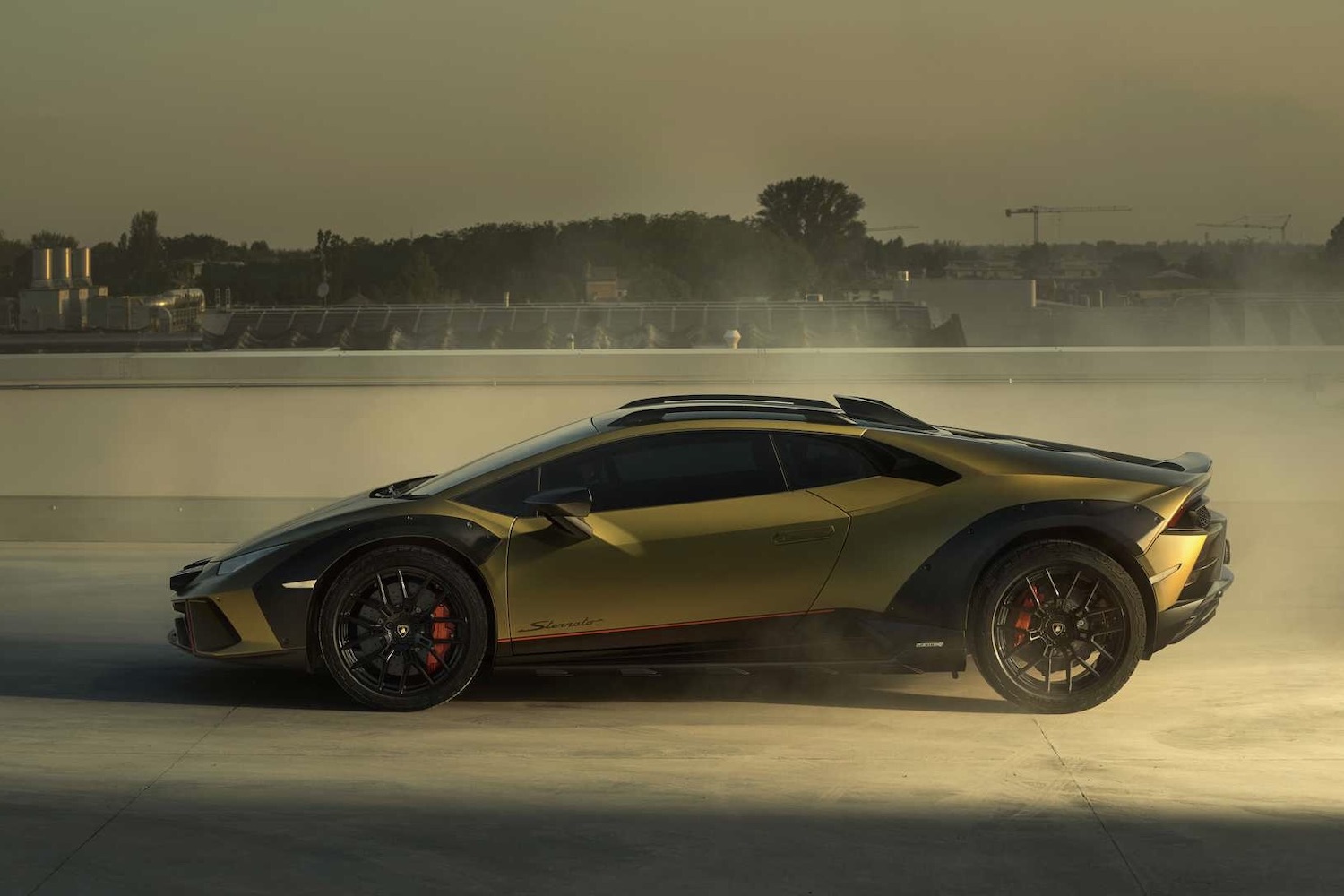 2023Lamborghinihuracan侧面剖面市前日落时背部冒烟