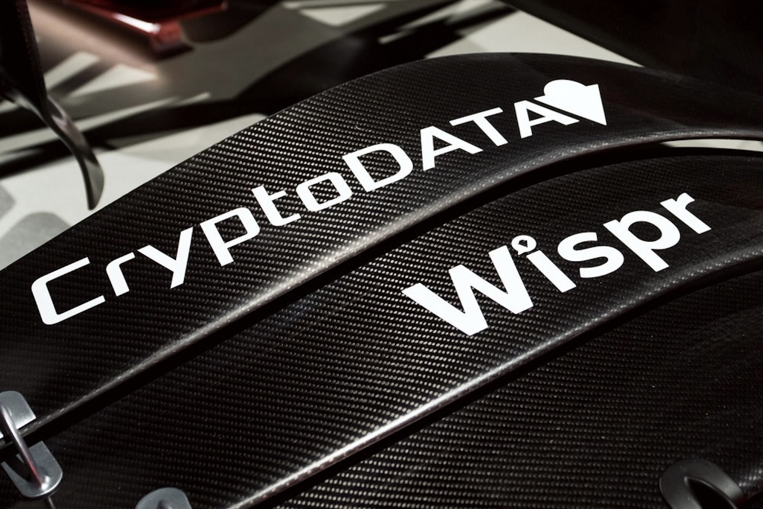 关闭前端2023 Alfa RomeoF1C43显示车停在工作室