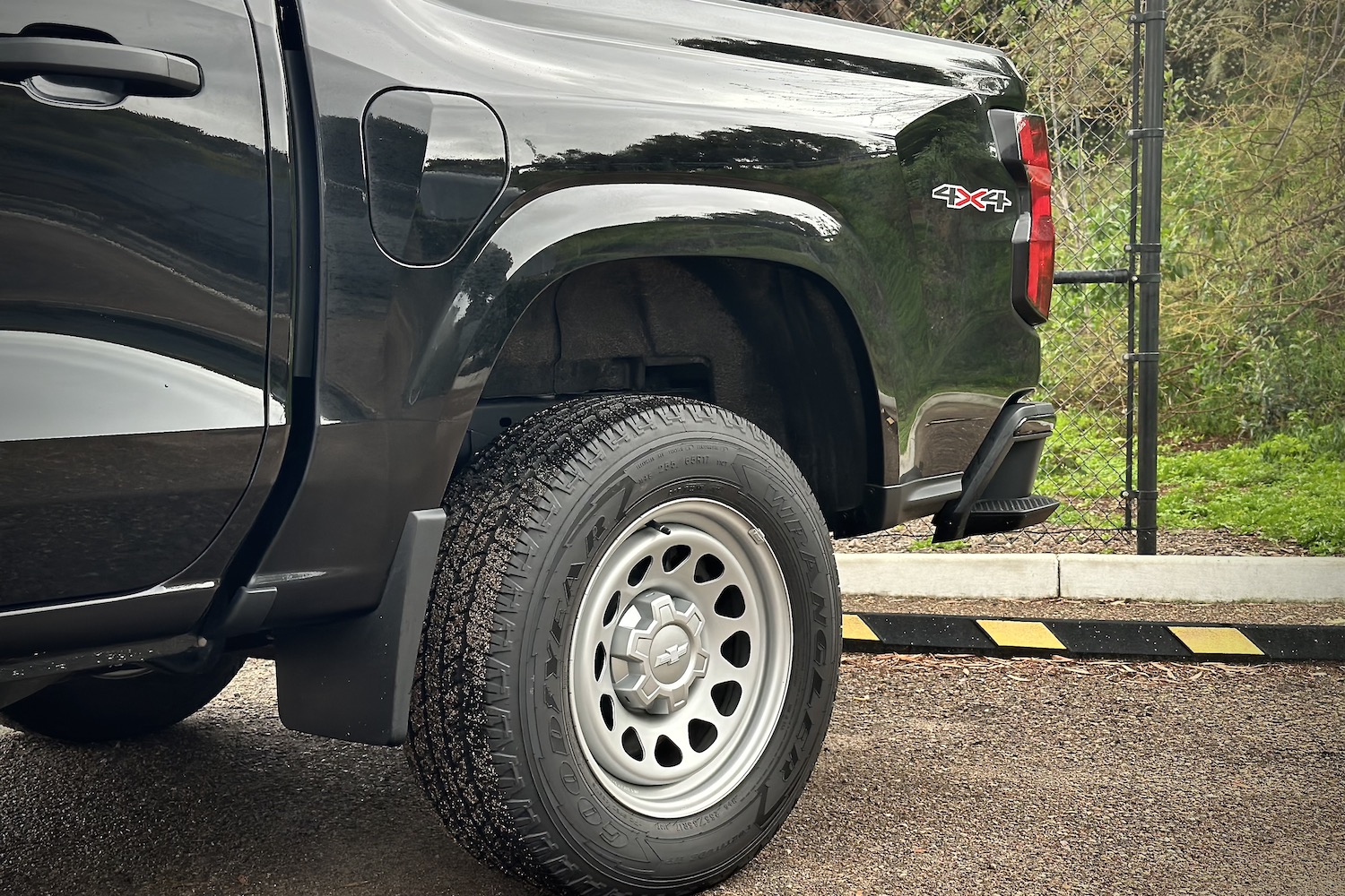 2023 Chevrolet科罗拉多后端关闭后轮和后车