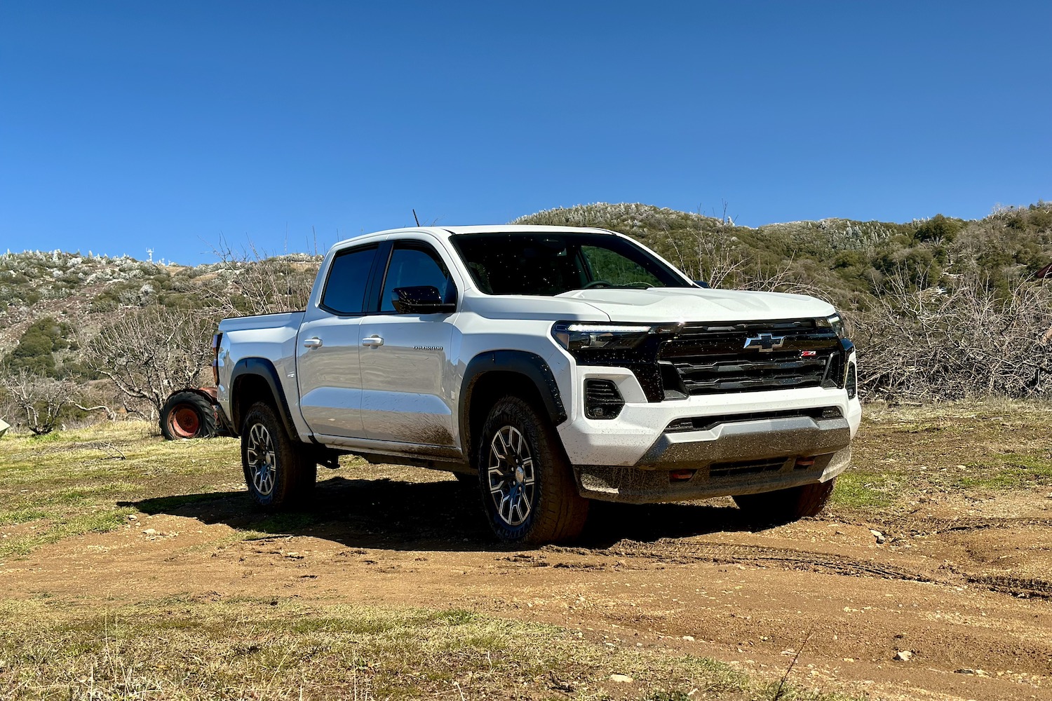 2023 ChevplotColoradoZ71前端角从驱动盘停在泥田