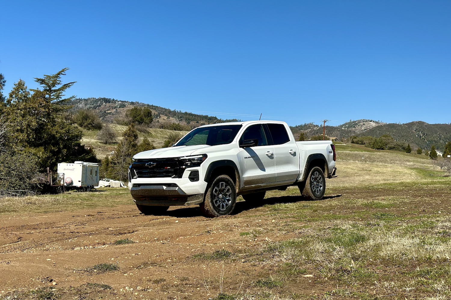 2023 ChevplotColoradoZ71前端停靠泥田