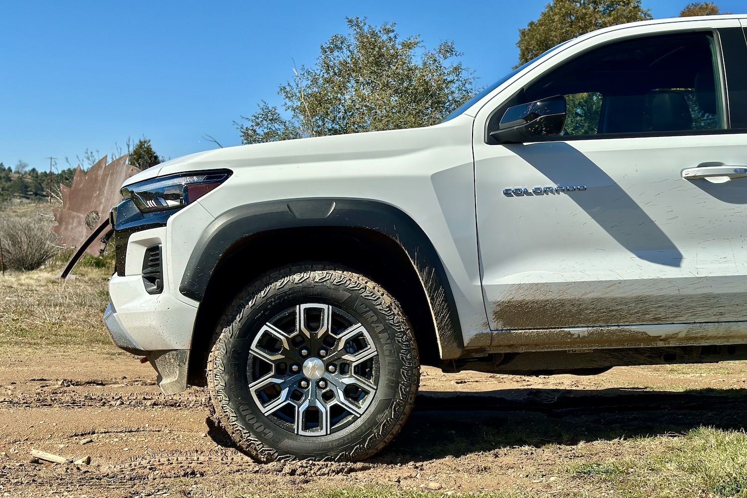 侧侧剖面2023ChevplotColoradoZ71停靠泥田