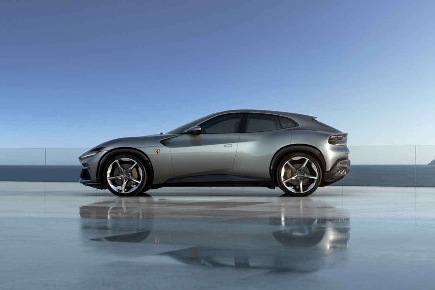 侧侧剖面 2024法拉利Purosangue停靠 潮湿停机坪