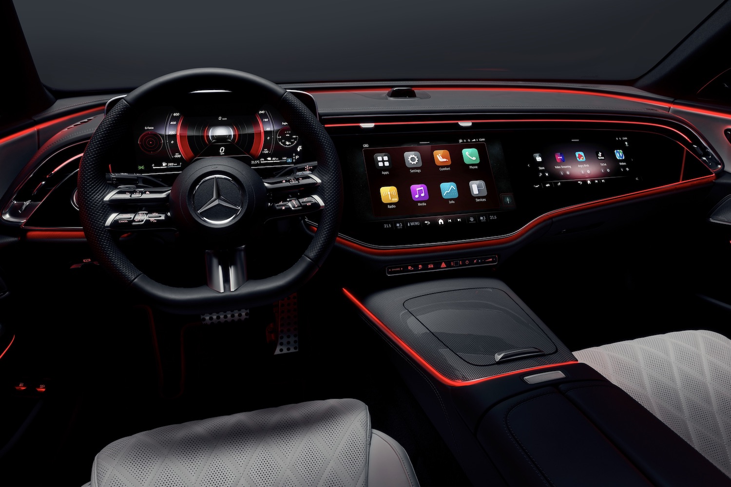 关闭仪表板和方向盘2024Mercedes-BenzE-Class超屏蔽