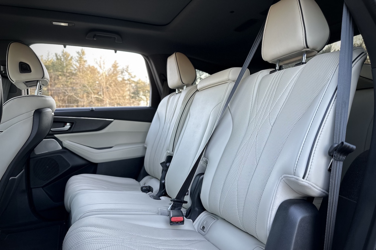后座2022AcuraMDX类型S