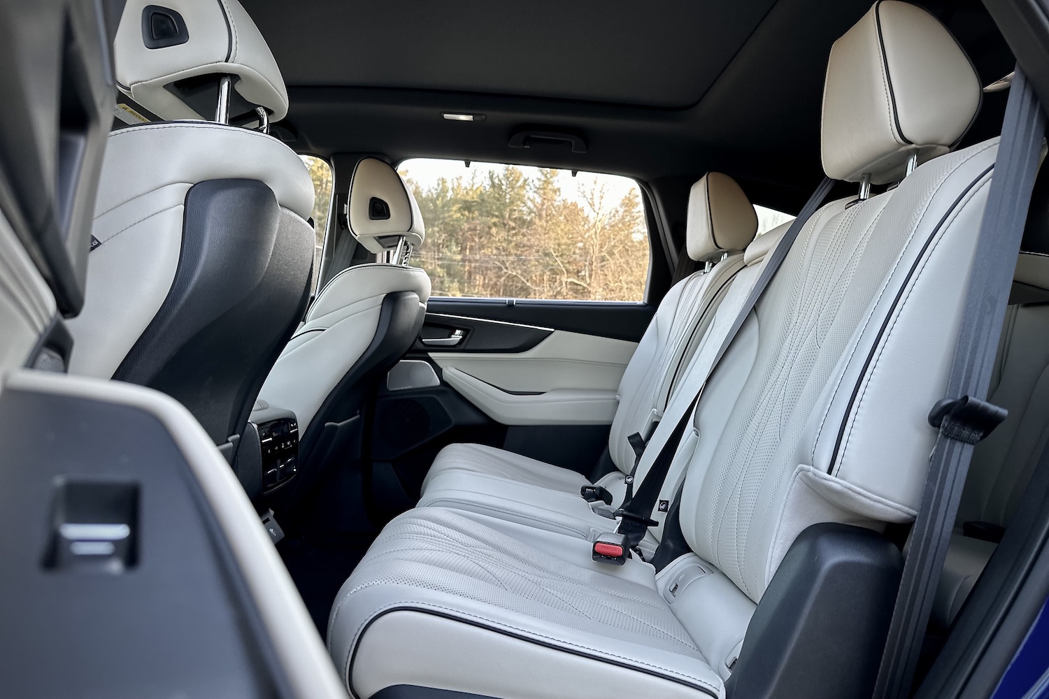 2022AcuraMDX类型S二排座椅