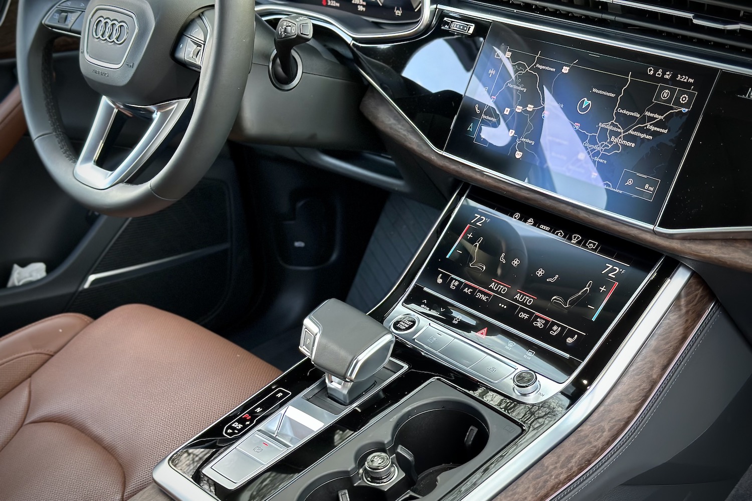 关闭2022AudiQ7Prestige中心机架