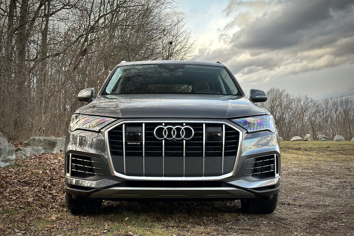 近端2022AudiQ7Prestige停放
