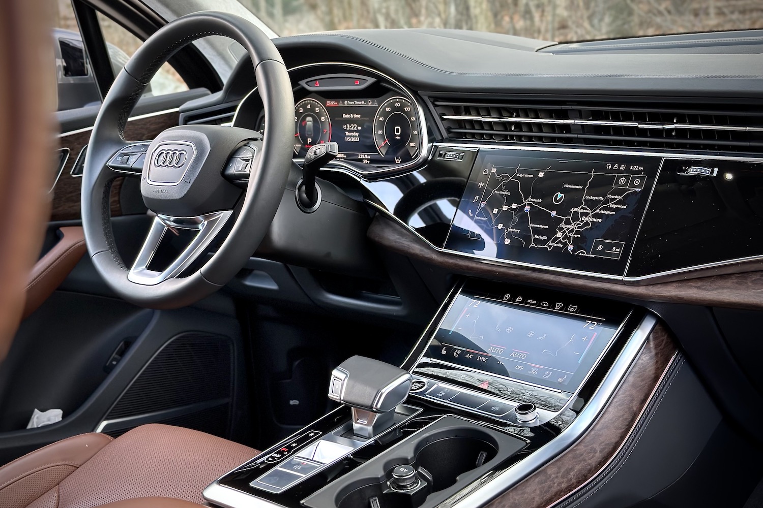 ashboard信息系统 和方向盘2022AudiQ7从后座