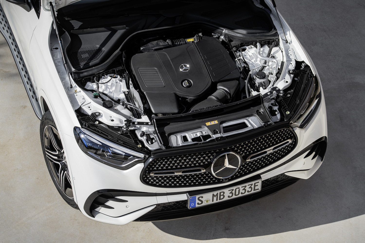 2023Mercedes-BenzGLC停靠路面