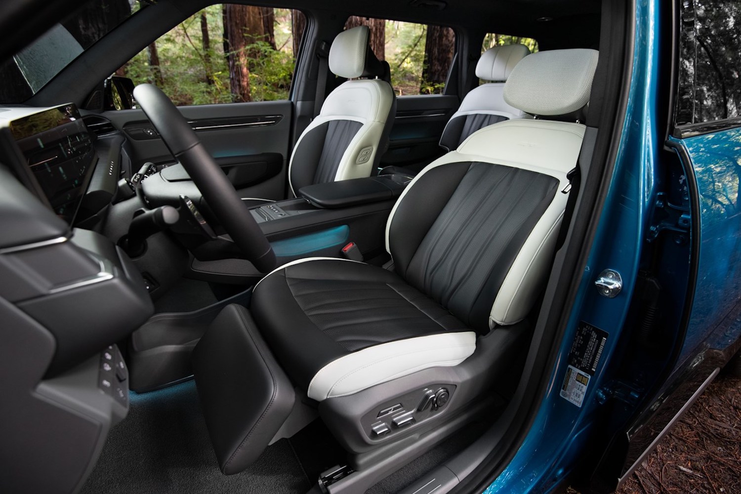 2024KiaEV9GT-Line内端关闭驱动盘前座