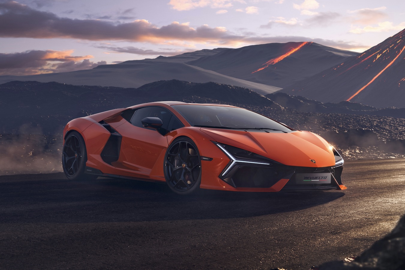 2024LamborghiniRevuelto前端从客运侧面和后方火山