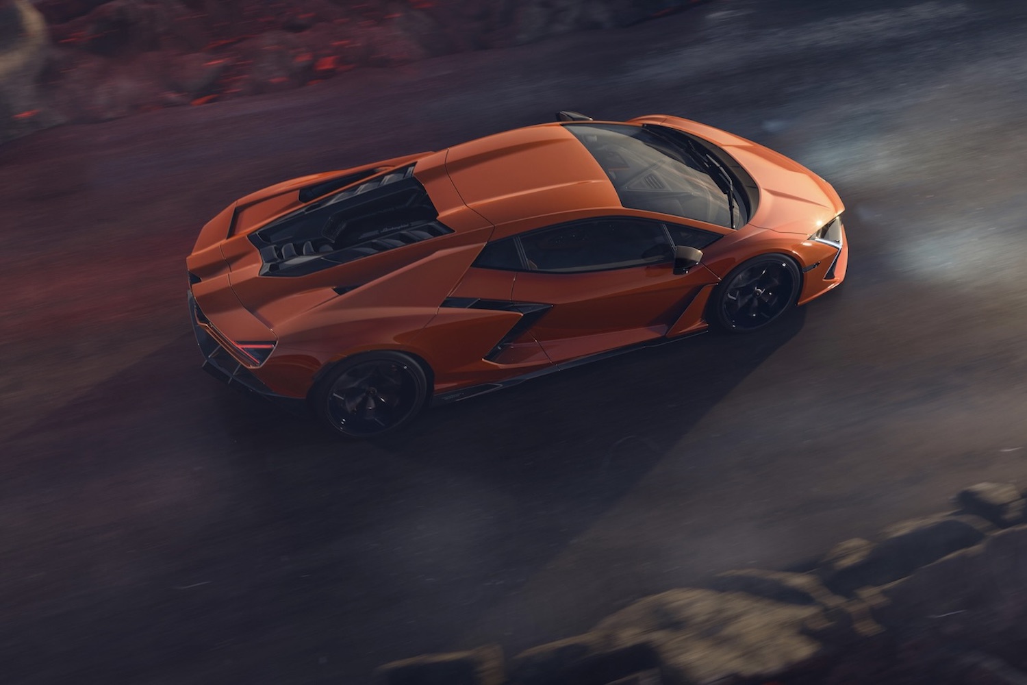 顶端剖面2024LamborghiniRevuelto驾驶沿路