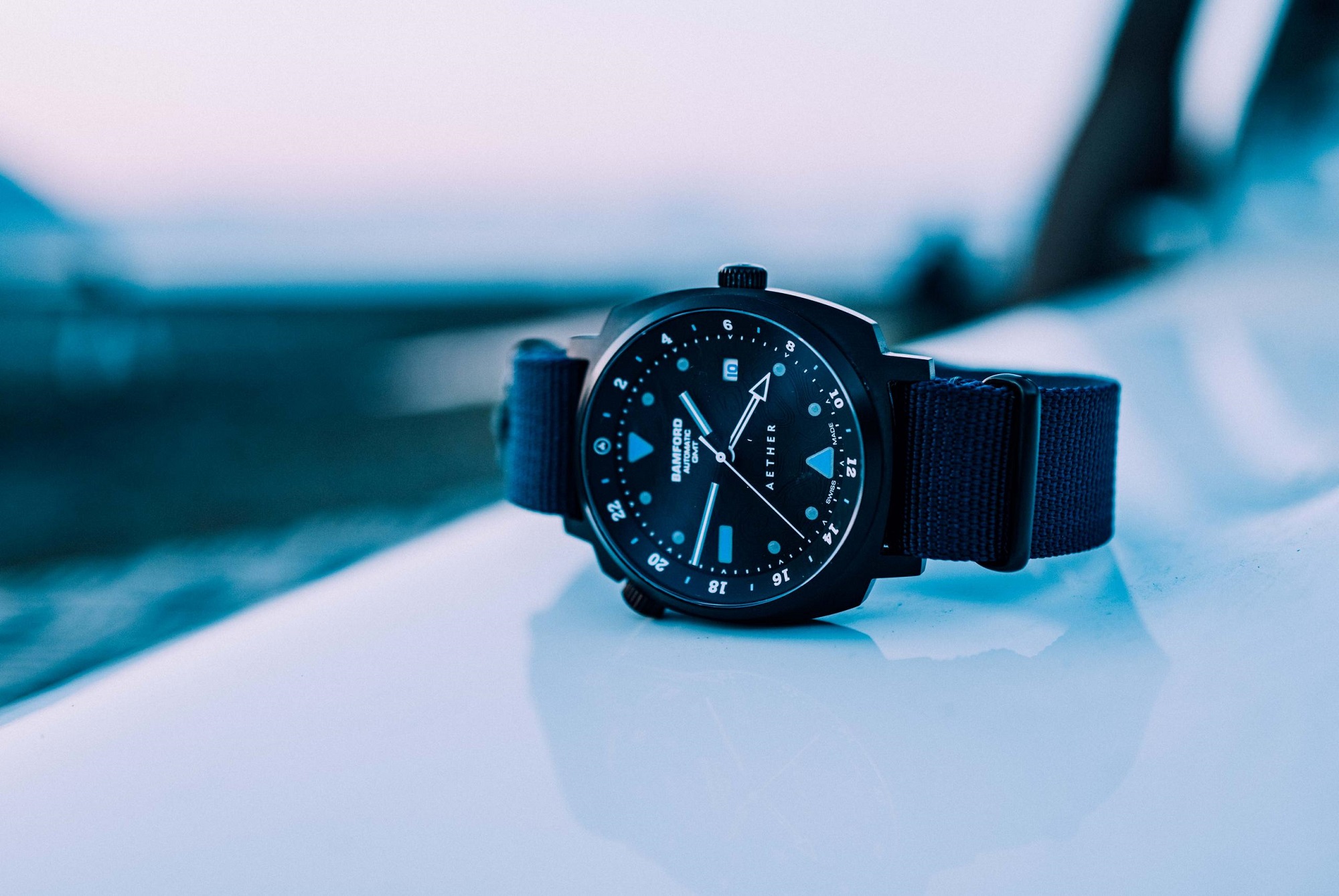 eford+Bamford协作手表集蓝背景