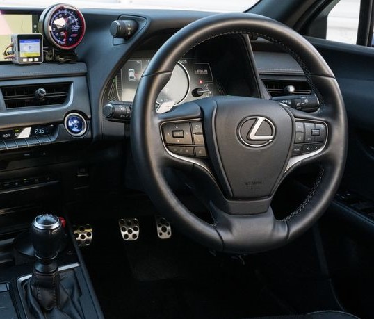 丰田UX300eEV人工原型