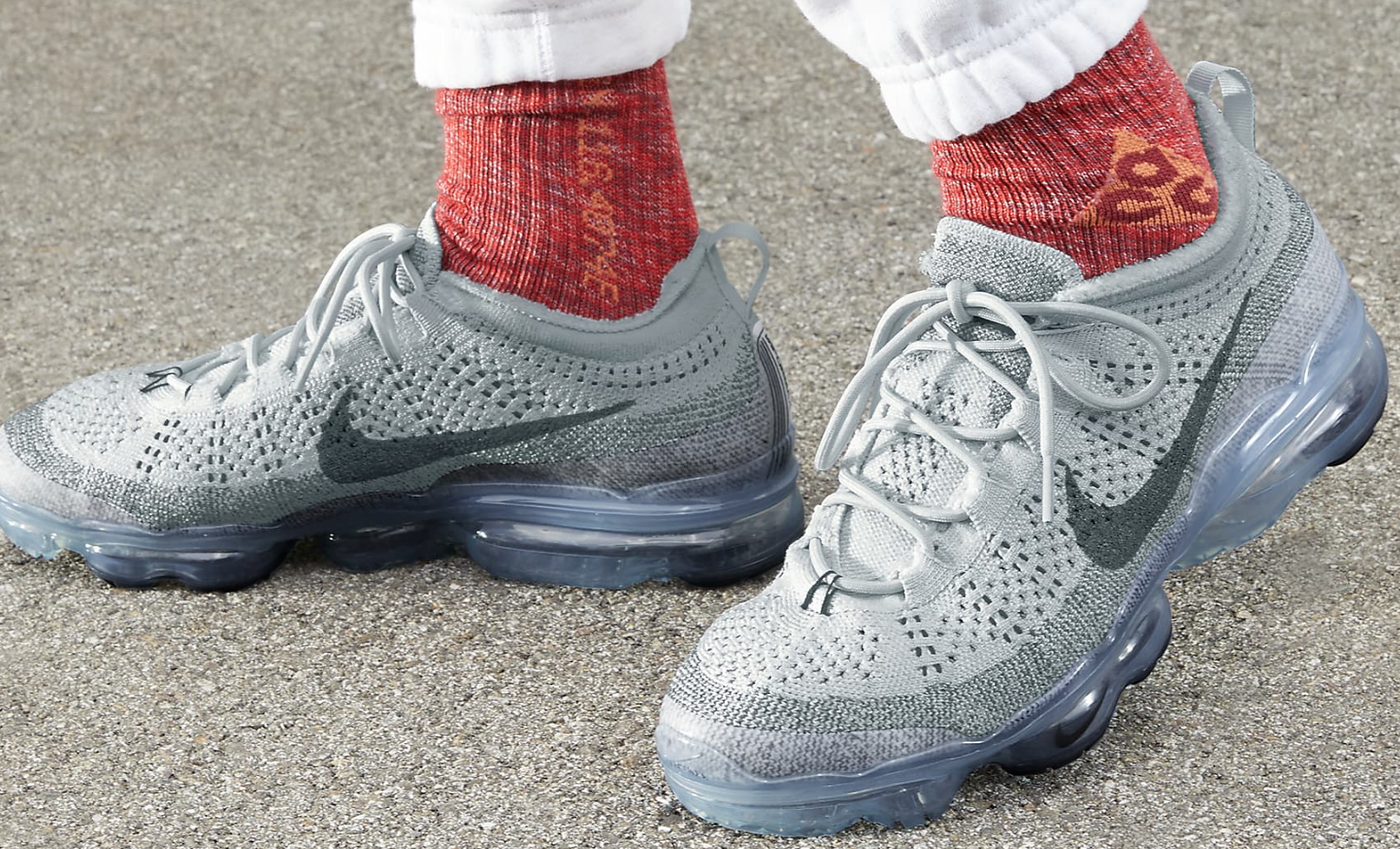 近距离有人穿耐克空Vapormax