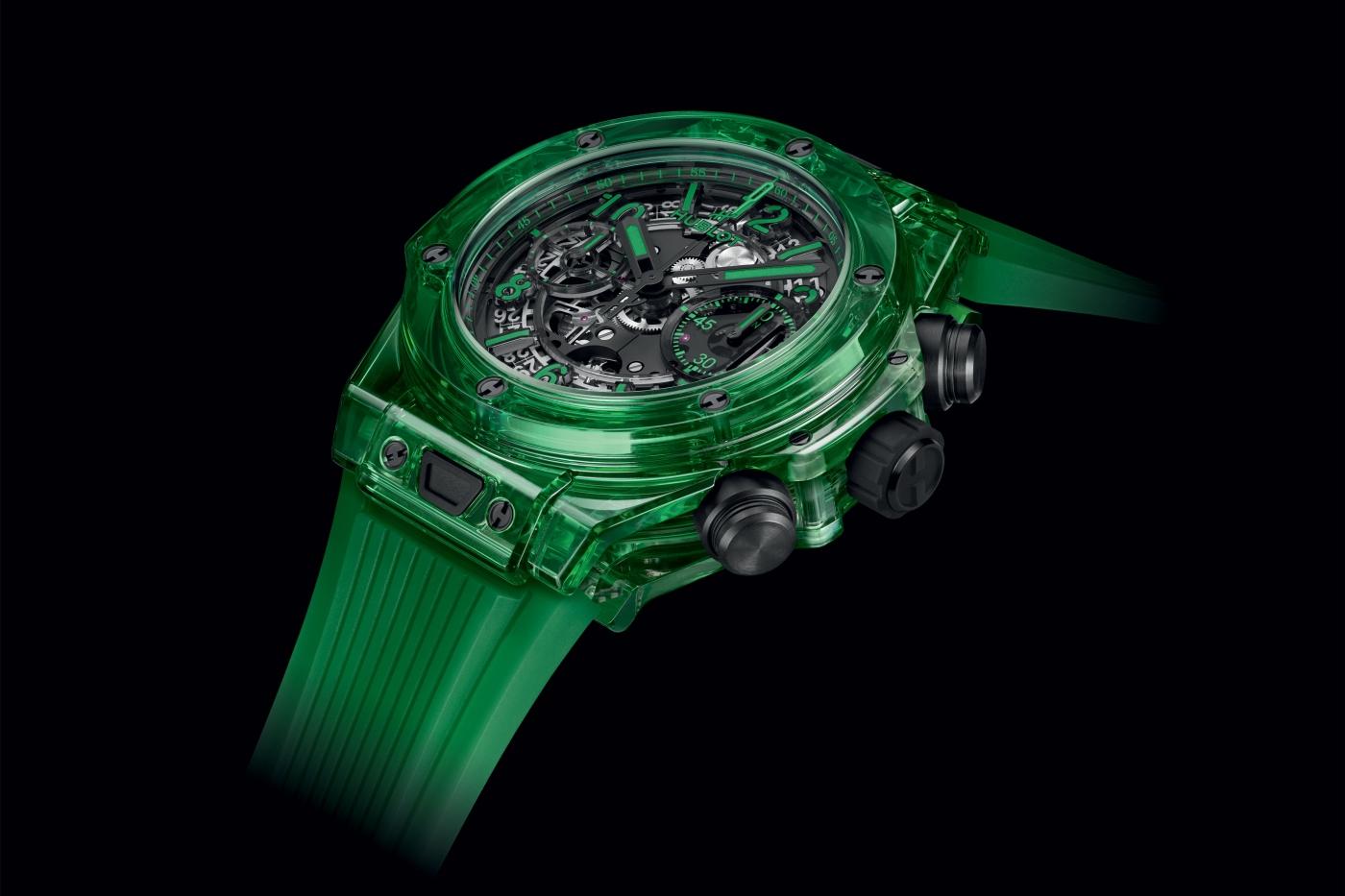 Hublot大爆炸Unico绿色SAXEM观察黑背景