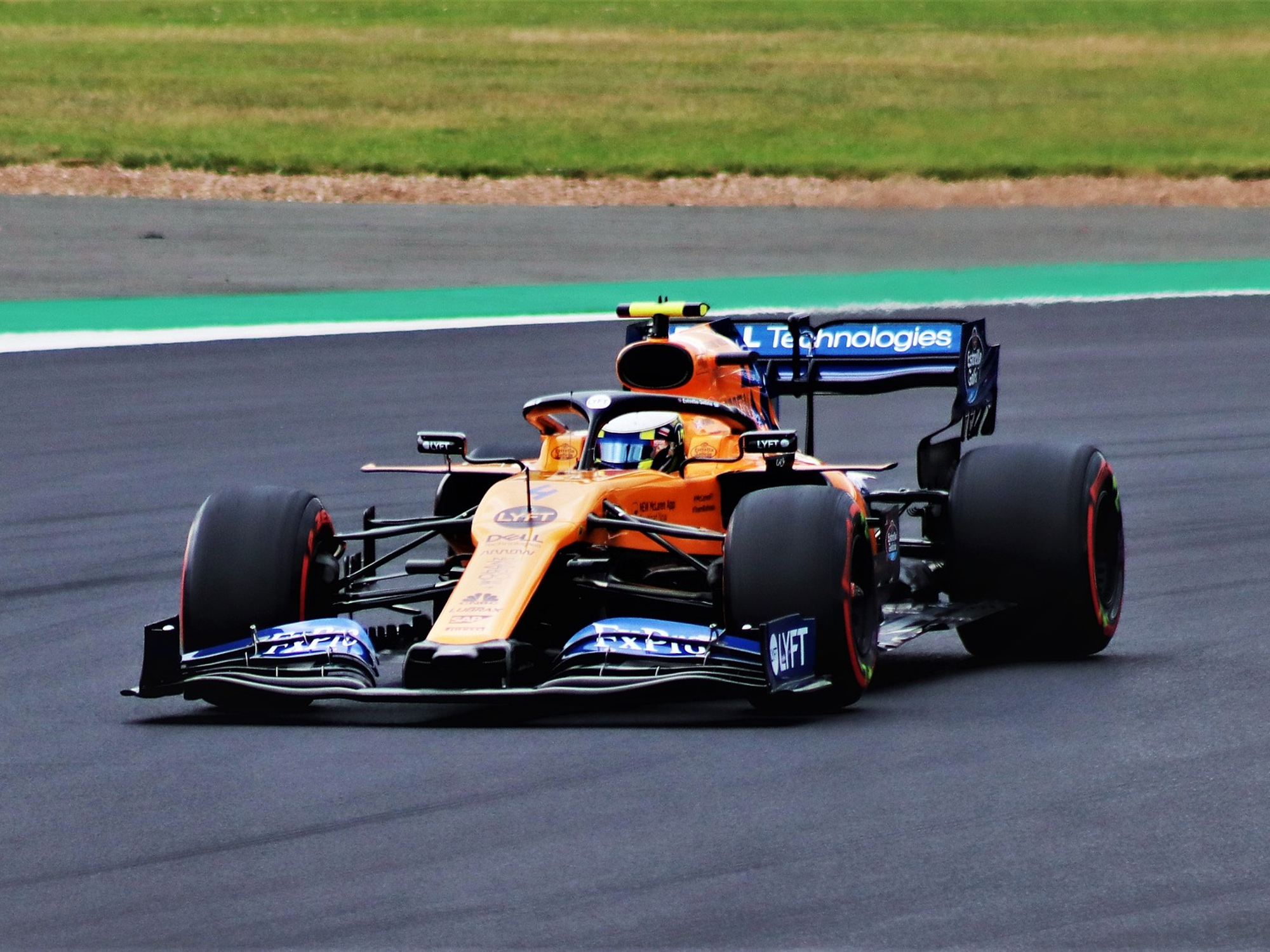 Lando Norris开McLarenF1赛车