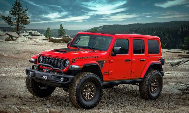 2024JEPWRanglerRubicon392决版停靠后台和暴云中带海石